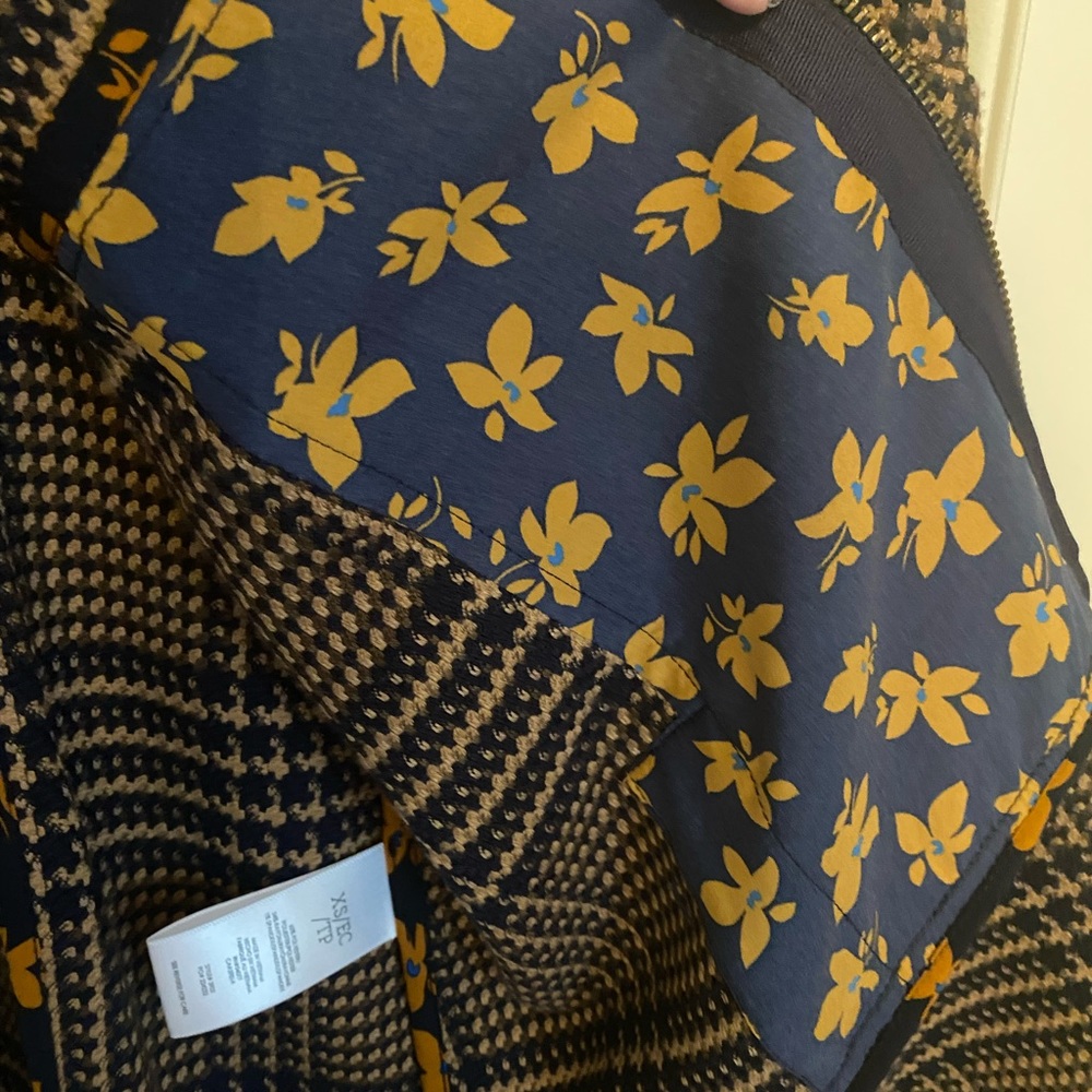 Cabi 3902 Flounce Jacket - Picture 6 of 13